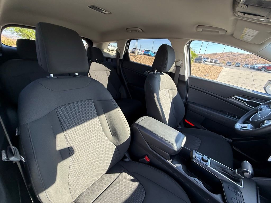 Used 2025 Kia Sportage LX AWD/4WD image 13