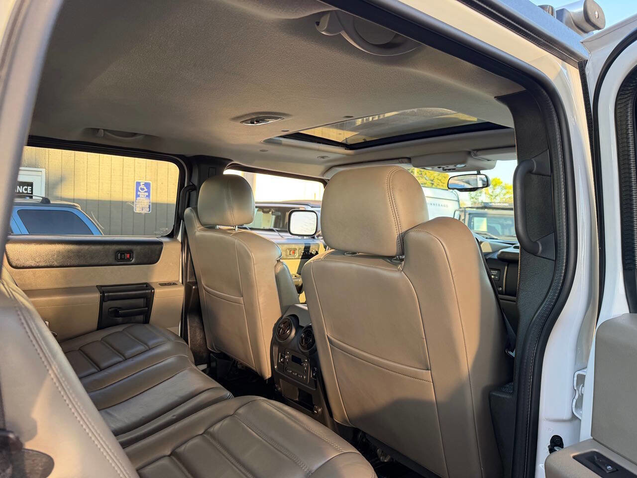 Used 2005 HUMMER H2 SUT w/ Preferred Equipment Group image 27