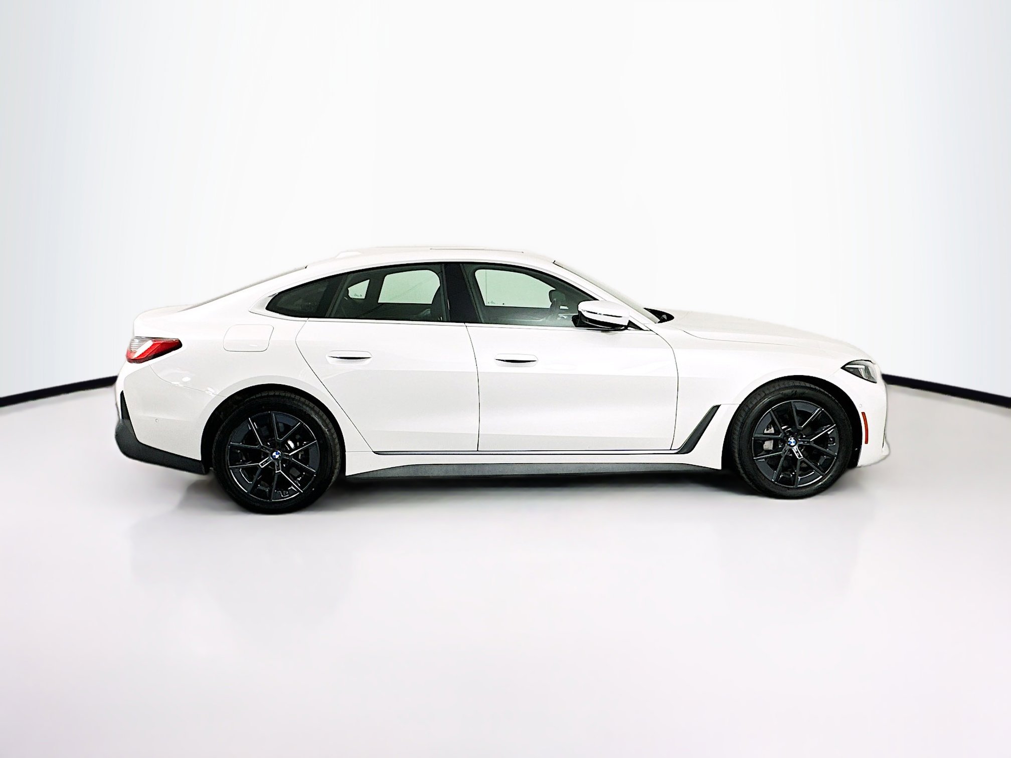 Used 2025 BMW i4 xDrive40i image 10