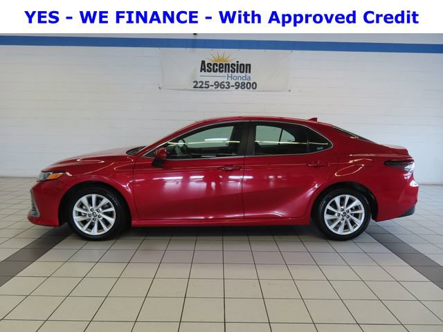 Used 2024 Toyota Camry LE FWD image 3
