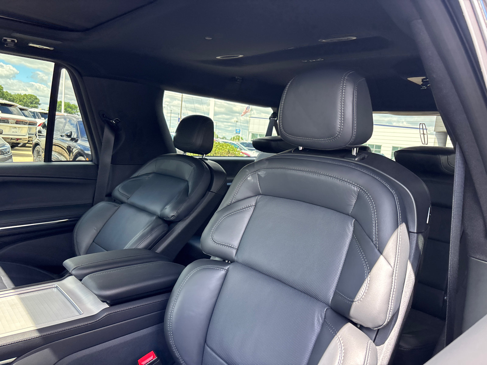 New 2026 Lincoln Navigator L Reserve w/ Jet Appearance Package AWD/4WD image 26