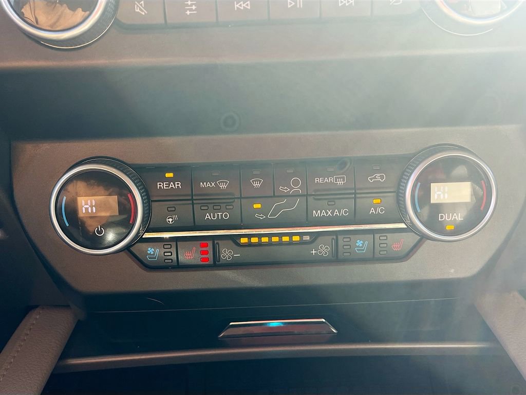 Used 2021 Ford Expedition XLT image 16