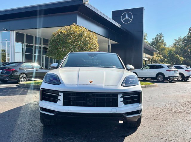 Used 2024 Porsche Cayenne Coupe AWD/4WD image 3