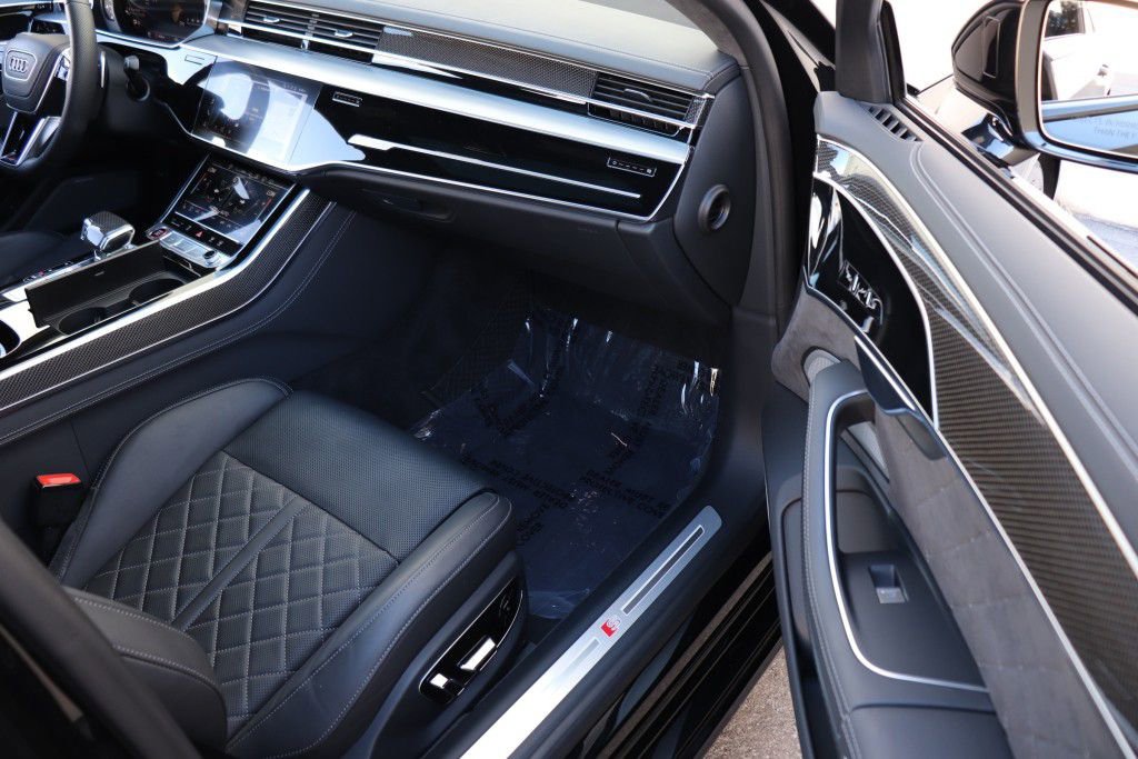Used 2023 Audi S8 AWD/4WD image 31