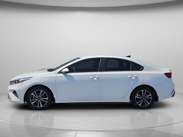 Used 2023 Kia Forte LXS w/ LXS Technology Package FWD image 3