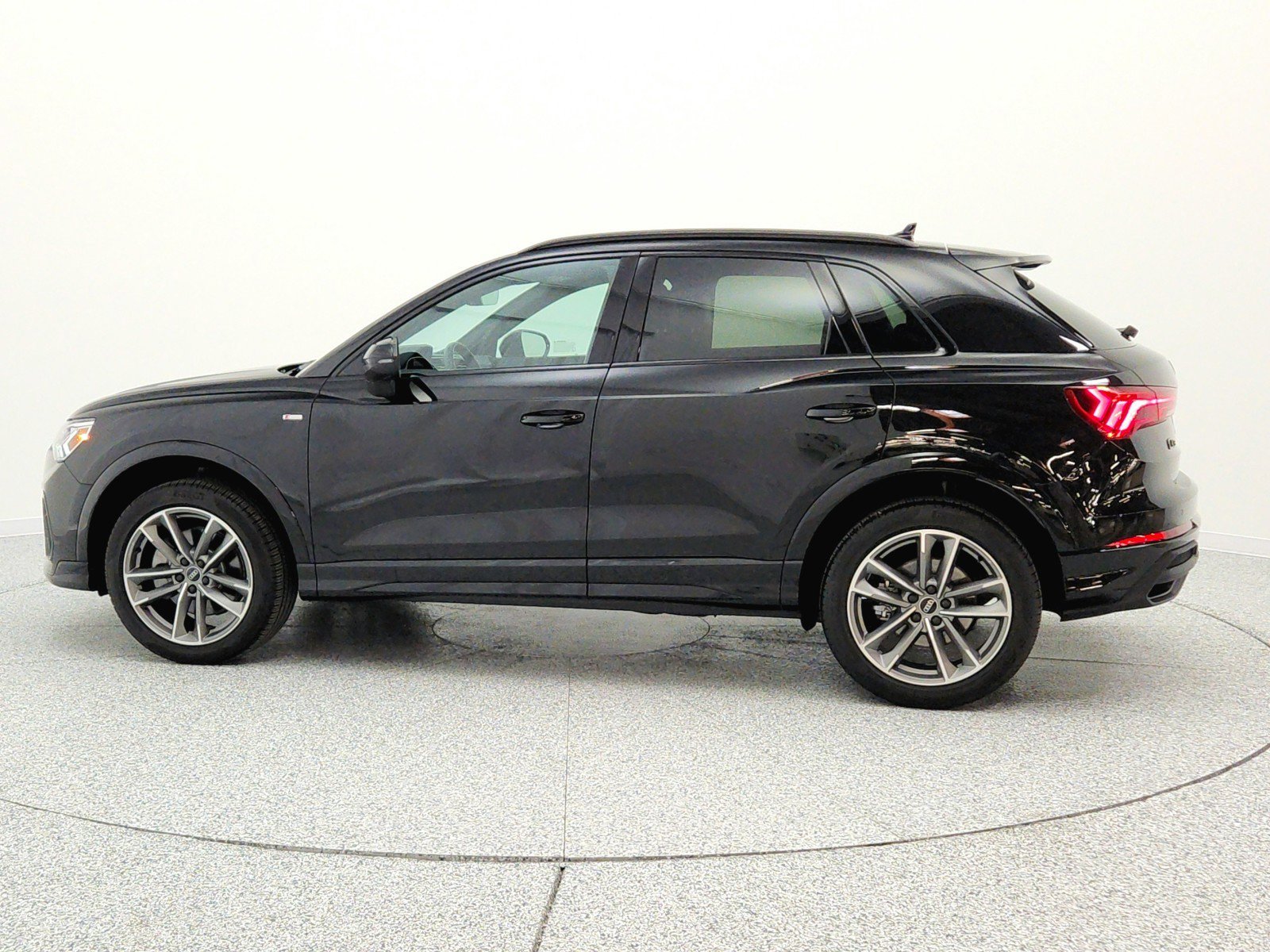 Used 2023 Audi Q3 2.0T Premium w/ Black Optic Sport Package AWD/4WD image 8