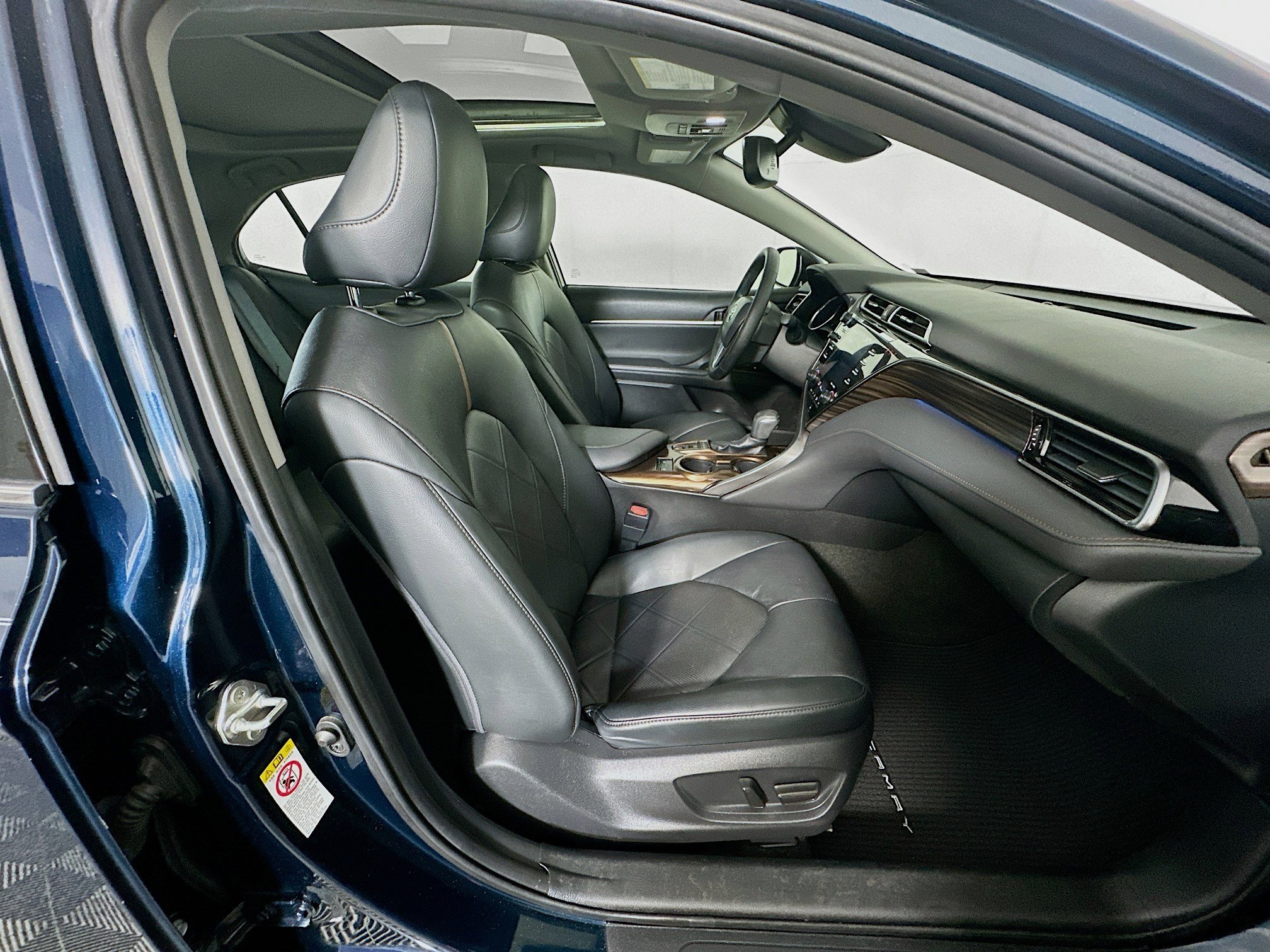 Used 2019 Toyota Camry XLE FWD image 33
