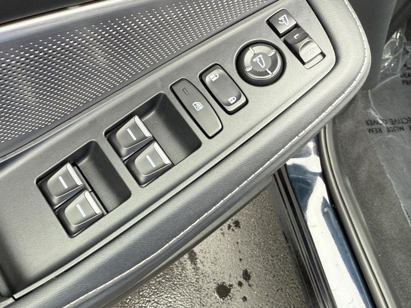 Used 2025 Acura MDX w/ Advance Package image 14