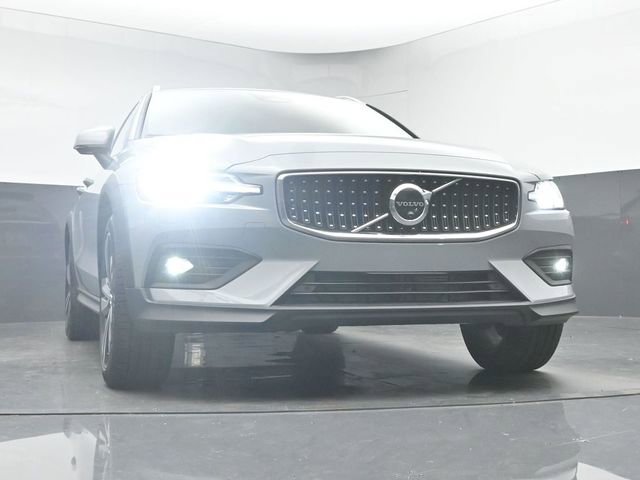 New 2026 Volvo V60 B5 Cross Country Plus w/ Protection Package Premier image 38