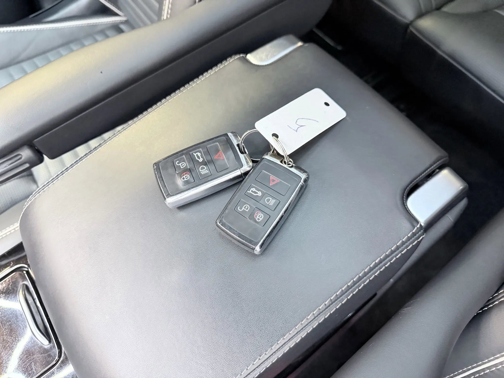 Used 2020 Land Rover Discovery HSE Luxury image 17