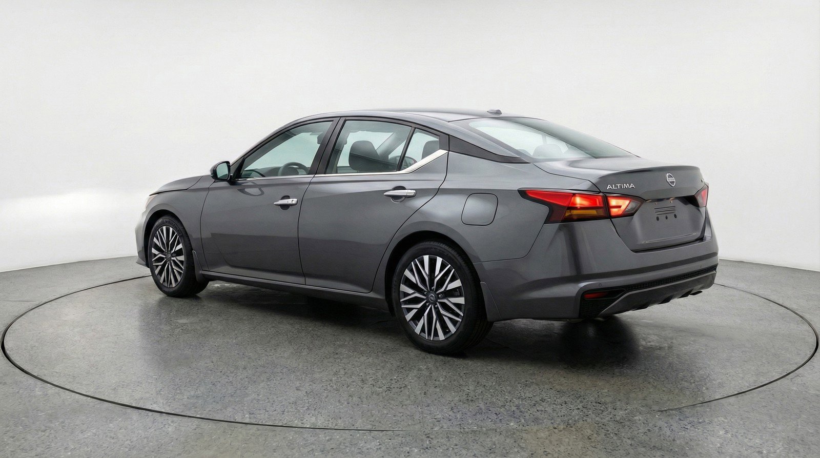 Used 2025 Nissan Altima 2.5 SV FWD image 6