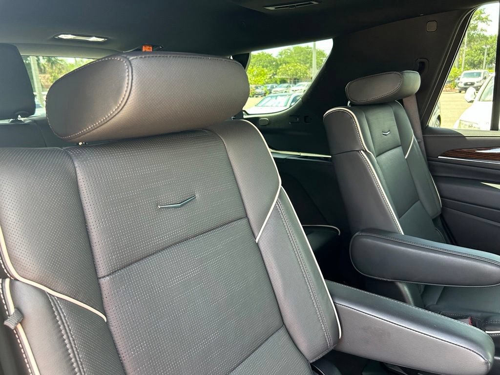 Used 2023 Cadillac Escalade Premium Luxury w/ LPO, Illumination Package AWD/4WD image 46