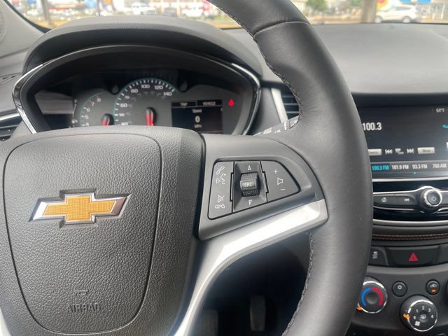 Used 2017 Chevrolet Trax LT w/ LT Convenience Package FWD image 8