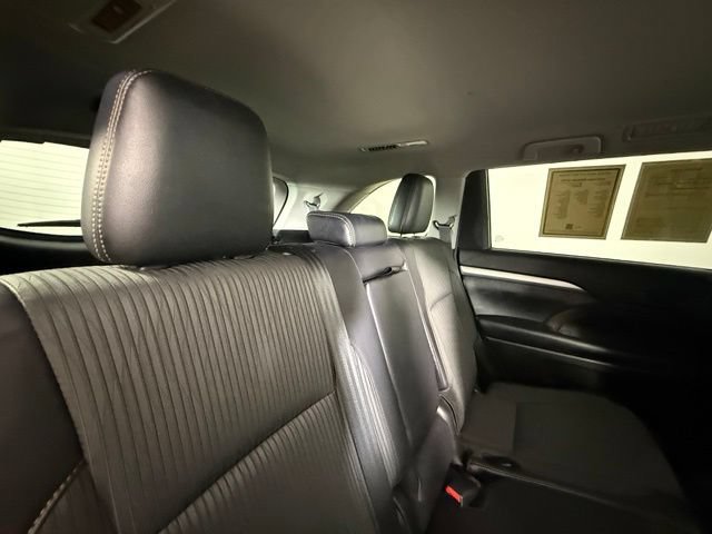 Used 2018 Toyota Highlander Plus FWD image 32
