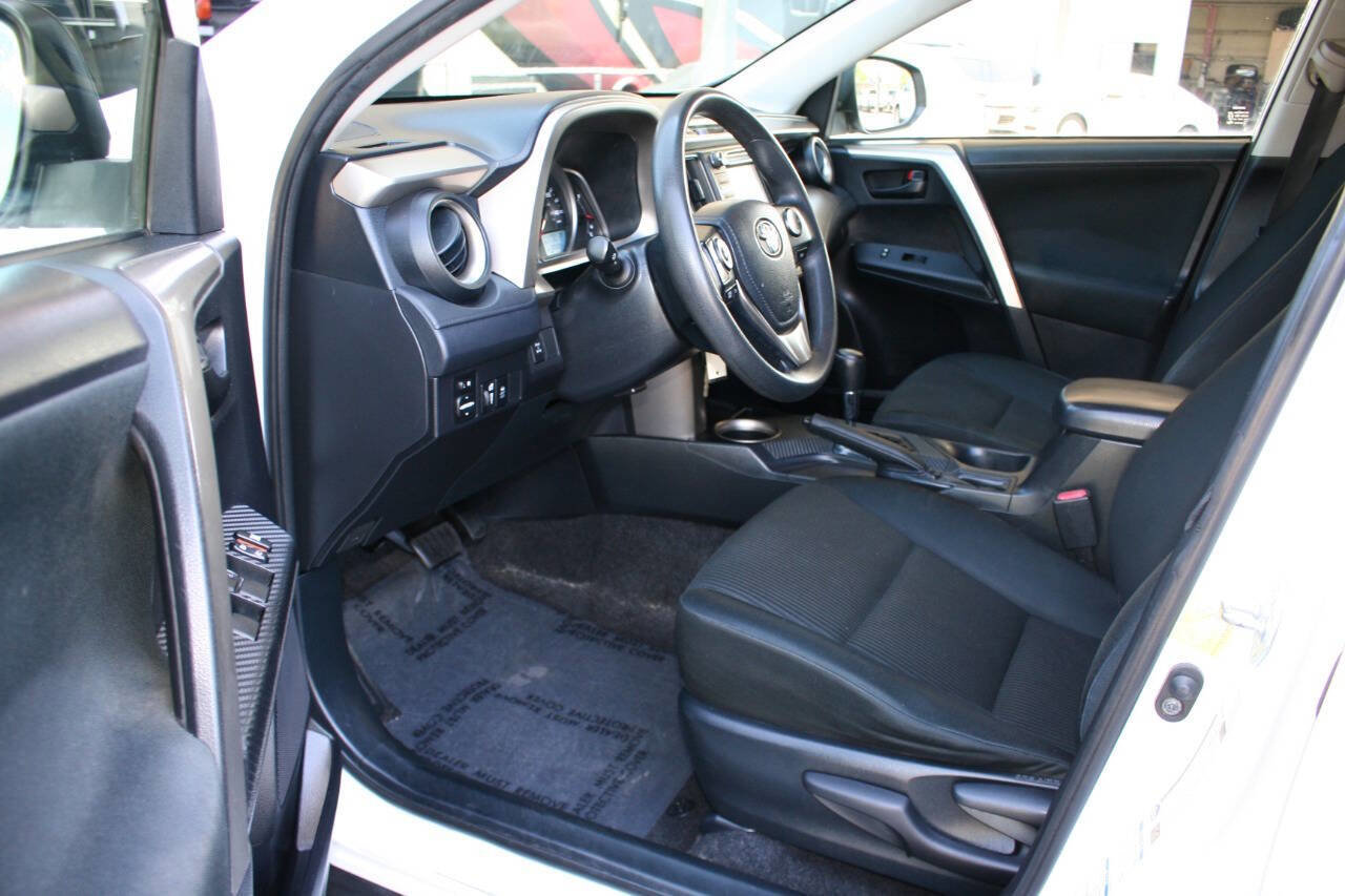 Used 2014 Toyota RAV4 LE AWD/4WD image 14