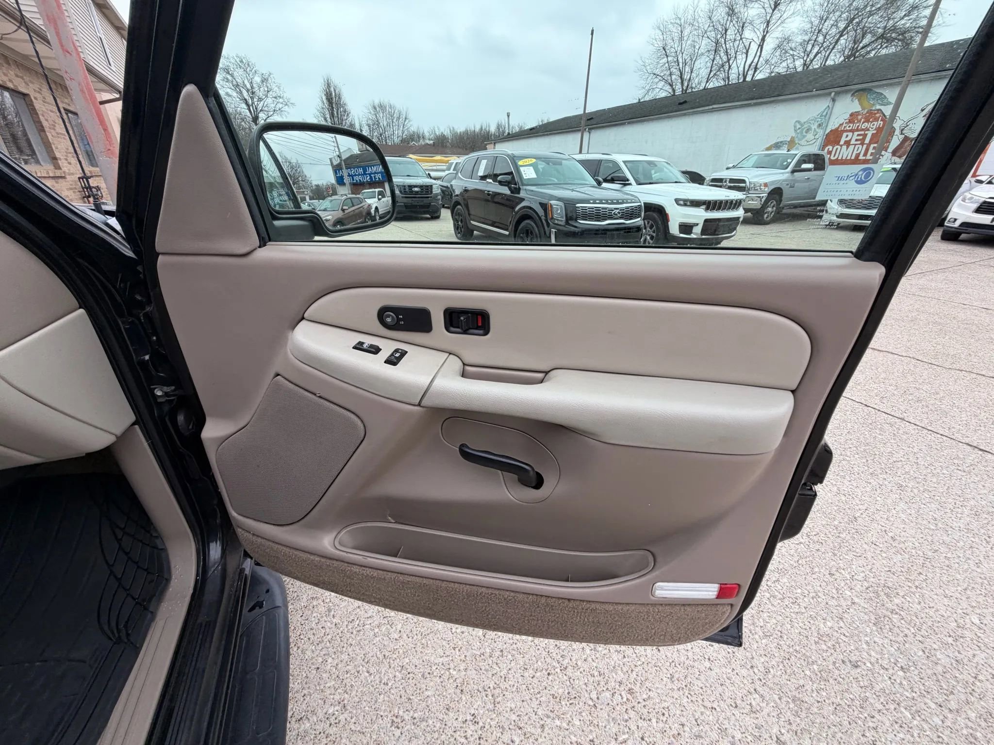 Used 2002 Chevrolet Tahoe LT image 14