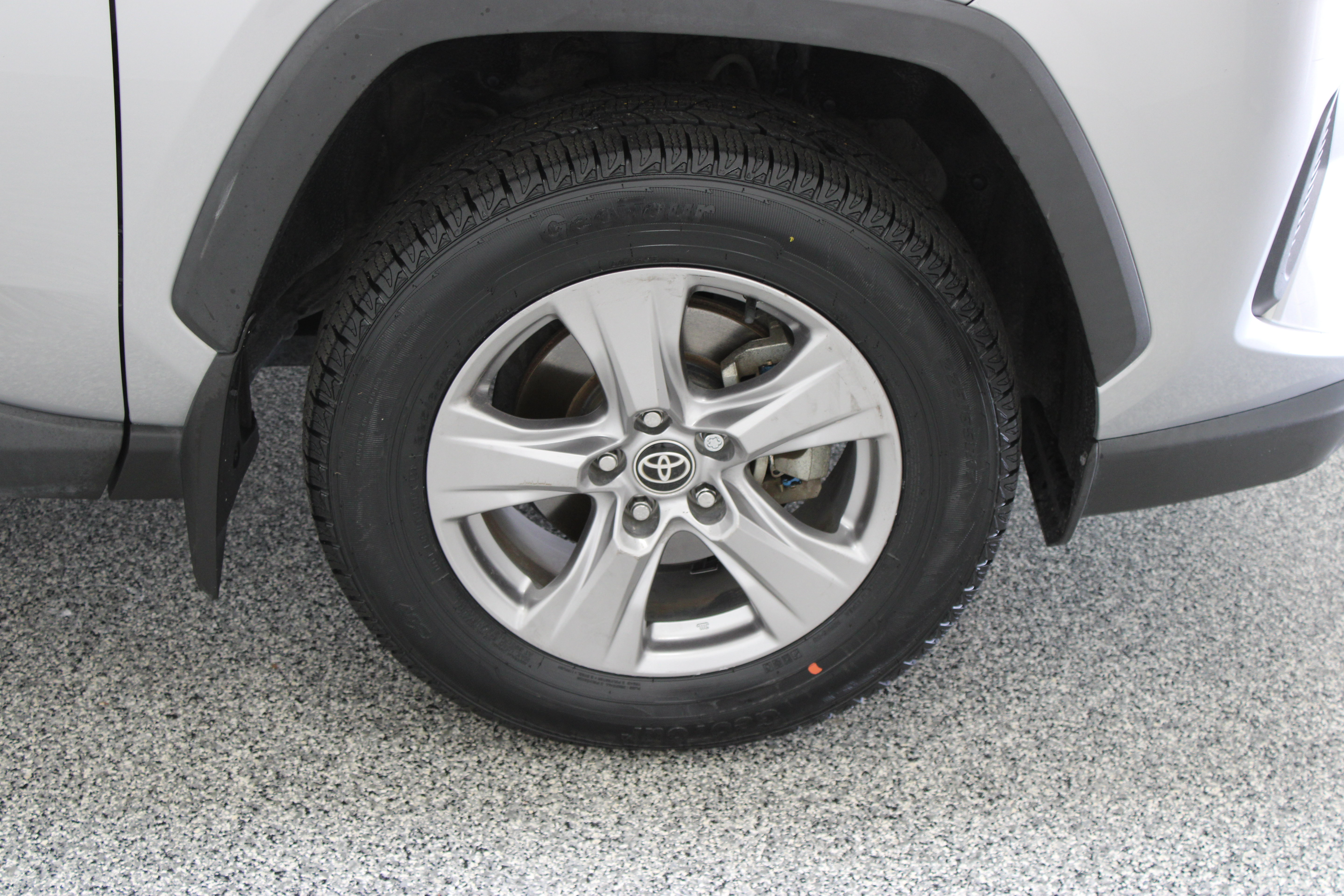 Used 2022 Toyota RAV4 XLE AWD/4WD image 5