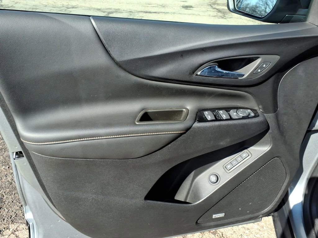 Used 2023 Chevrolet Equinox Premier image 11