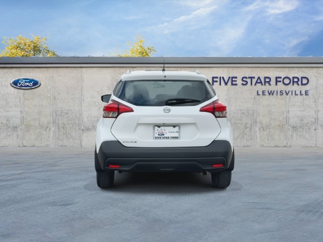 Used 2019 Nissan Kicks S FWD image 7