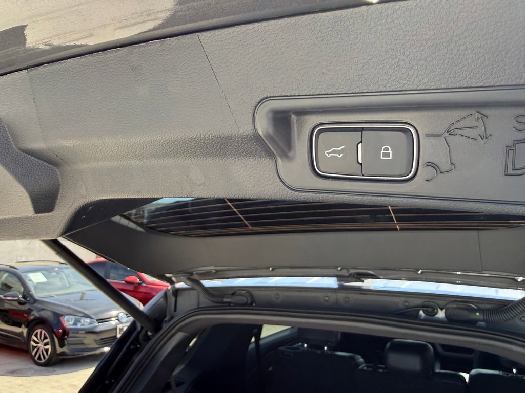 Used 2025 Ford Explorer ST-Line w/ ST-Line Street Pack image 11