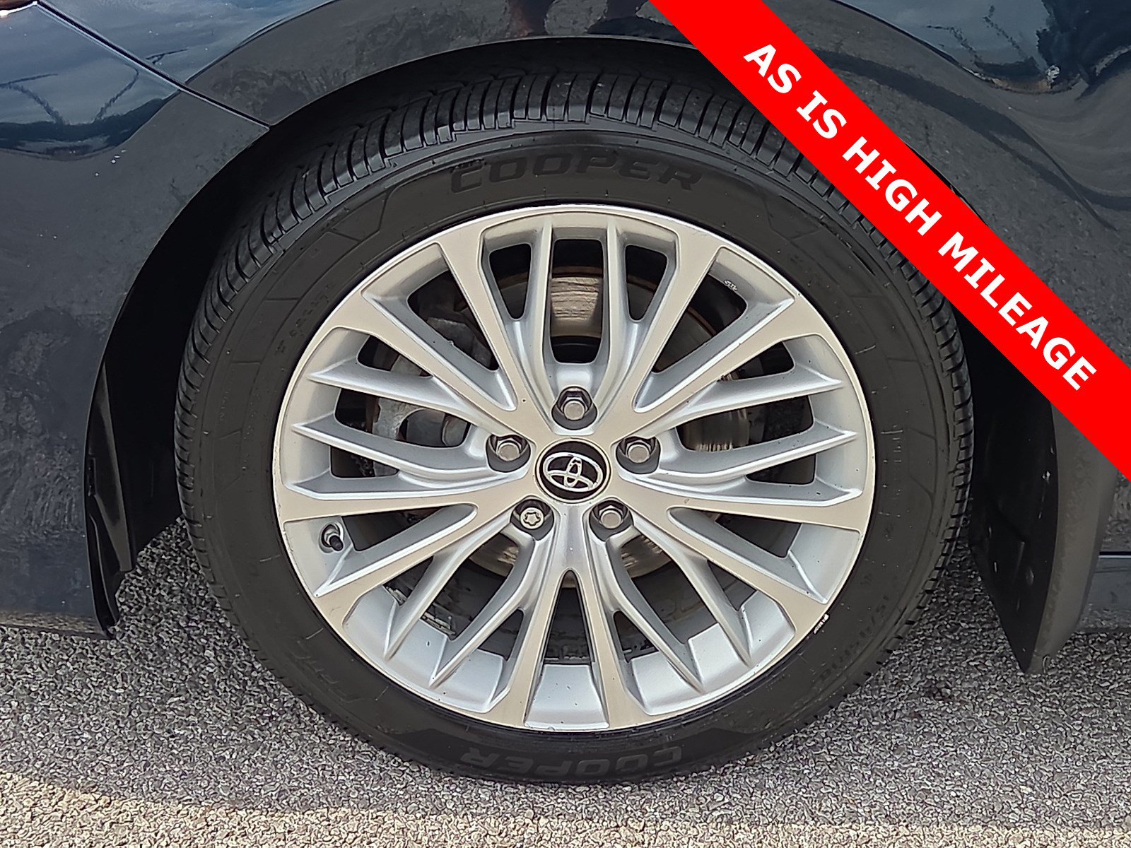 Used 2018 Toyota Camry XLE FWD image 7