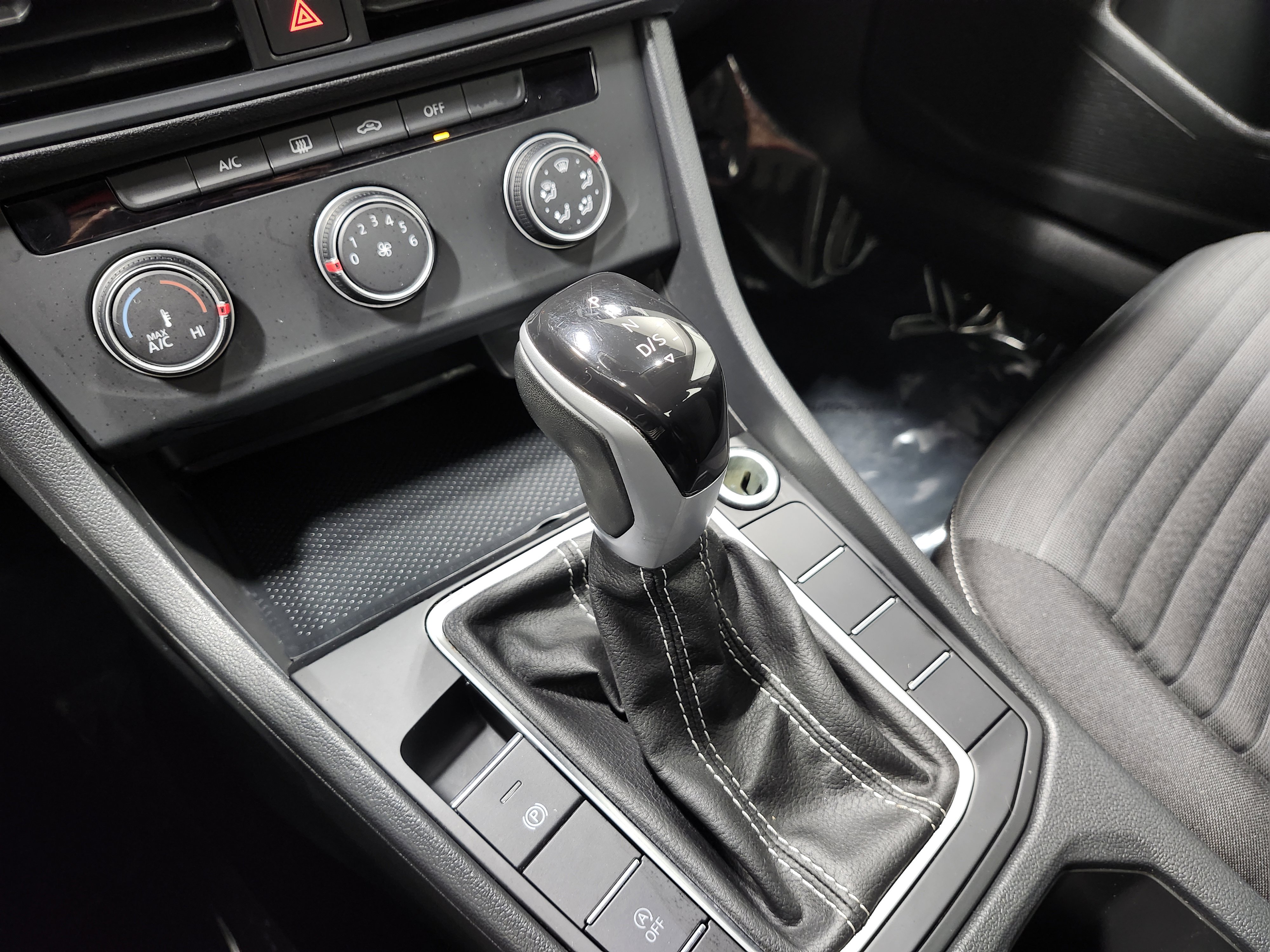 Used 2023 Volkswagen Jetta S image 29