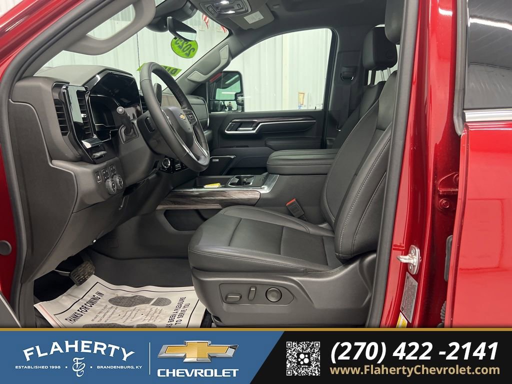 Used 2025 Chevrolet Silverado 2500 LTZ w/ LTZ Convenience Package image 9