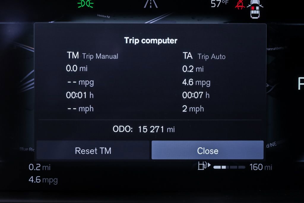 Certified 2025 Volvo V60 B5 Cross Country Plus image 13