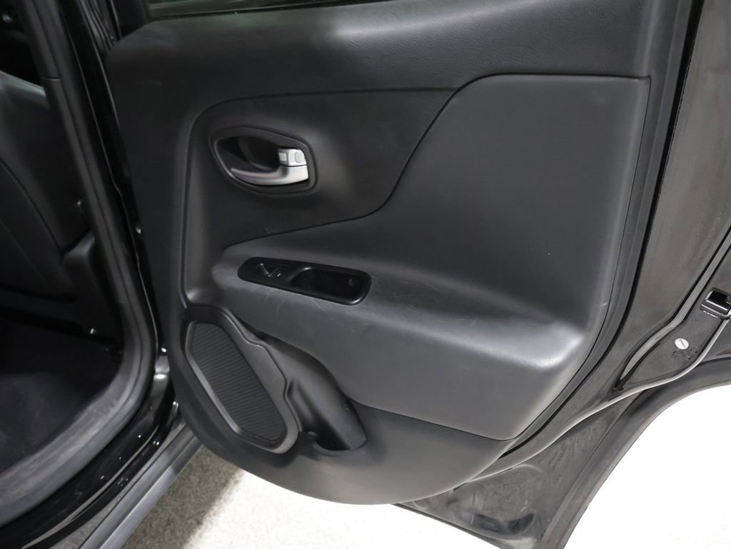Used 2020 Jeep Renegade Limited image 22