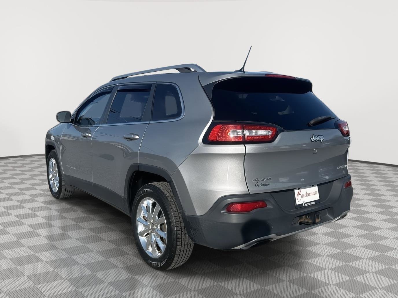 Used 2015 Jeep Cherokee Limited w/ Luxury Group image 6