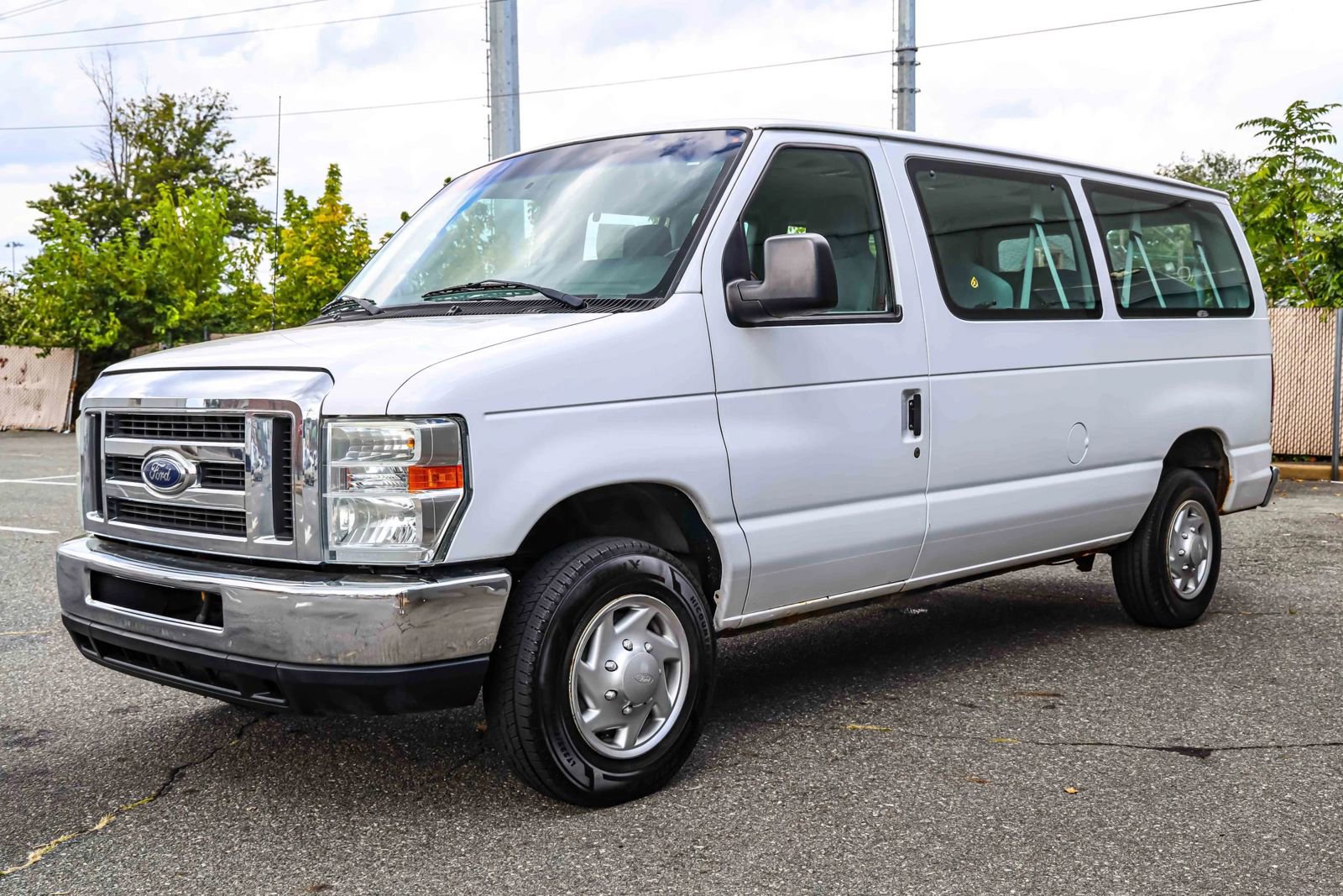 Used 2013 Ford E-350 and Econoline 350 XLT image 3