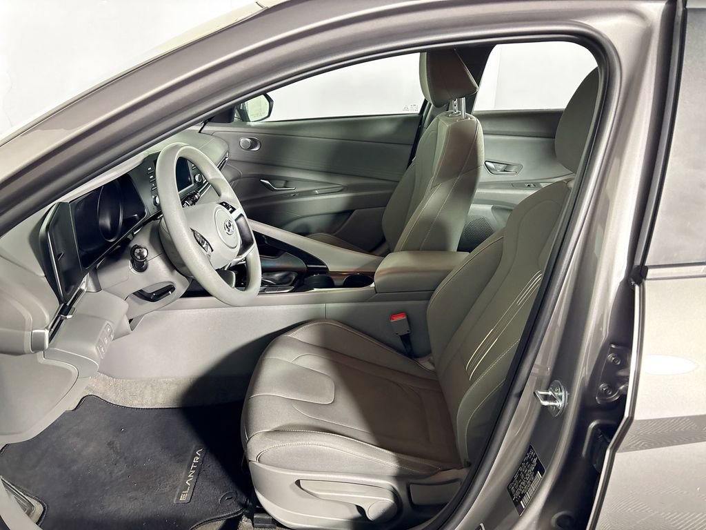 Used 2022 Hyundai Elantra Blue image 11