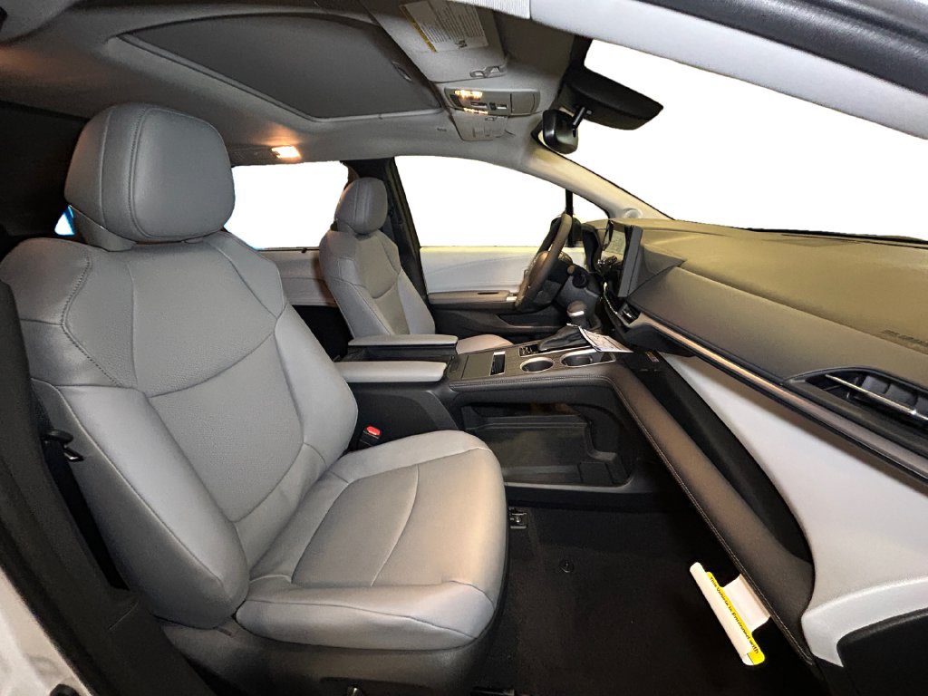 New 2026 Toyota Sienna XLE AWD/4WD image 15