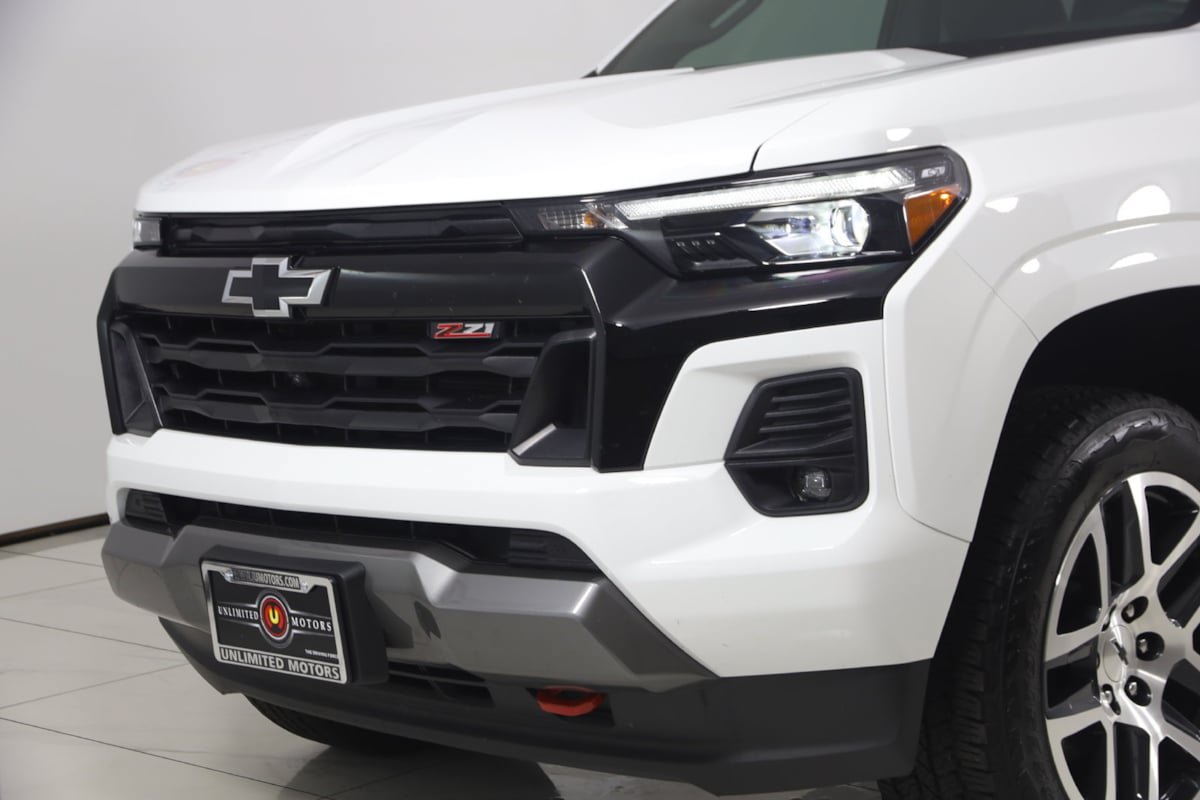 Used 2024 Chevrolet Colorado Z71 w/ Z71 Convenience Package 2 AWD/4WD image 46