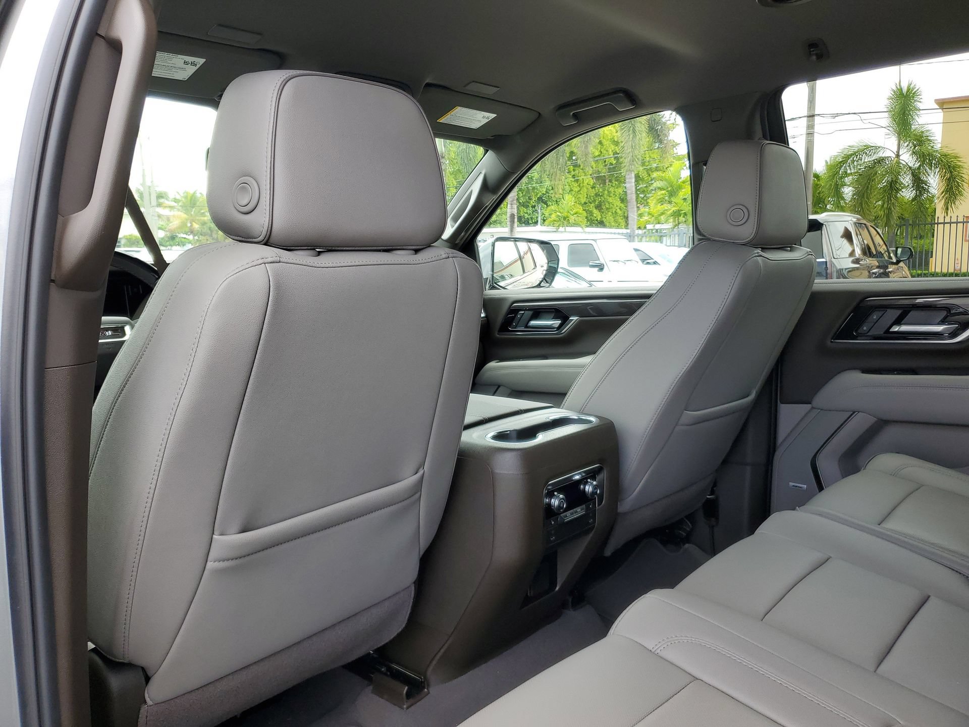 Used 2025 GMC Yukon Elevation RWD image 12