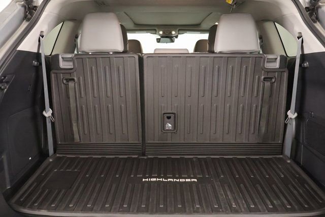 Used 2022 Toyota Highlander Platinum AWD/4WD image 27
