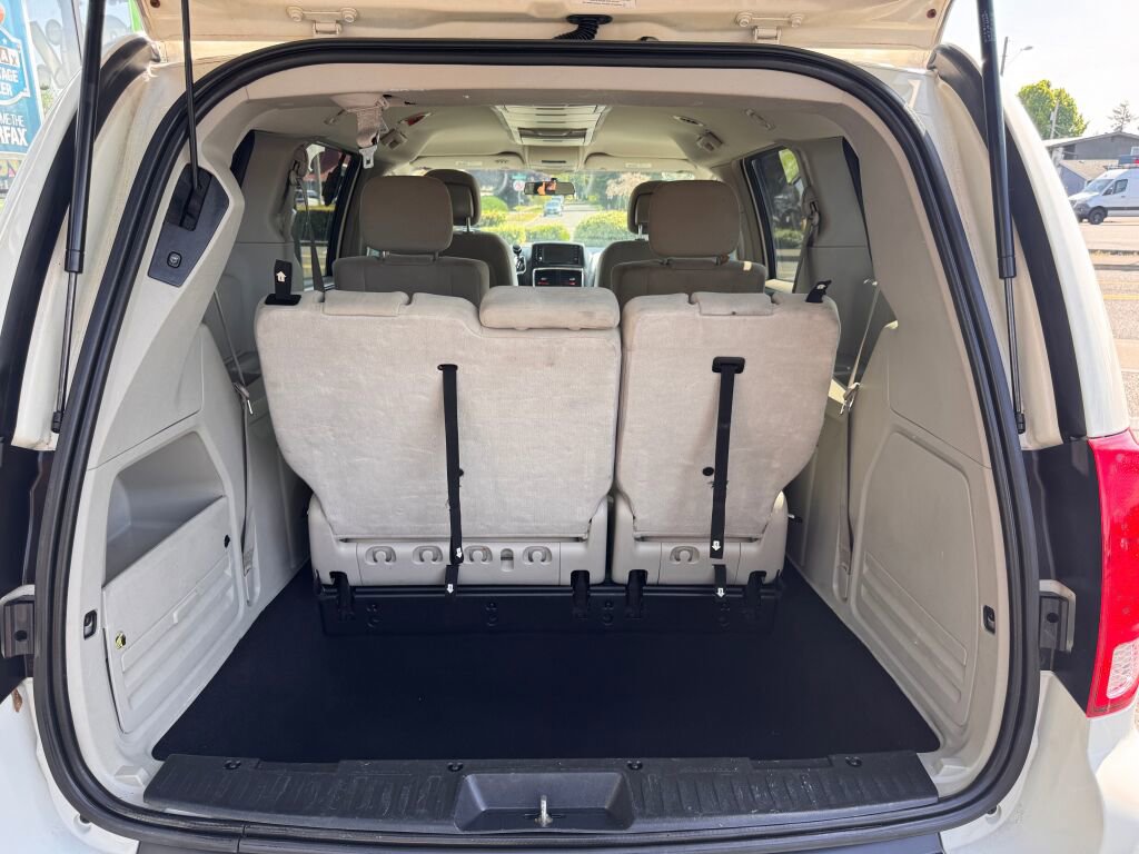 Used 2011 Dodge Grand Caravan Crew FWD image 11