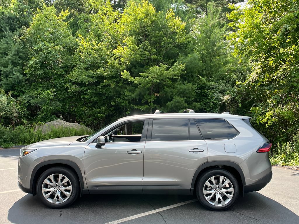 Used 2025 Toyota Grand Highlander AWD image 2