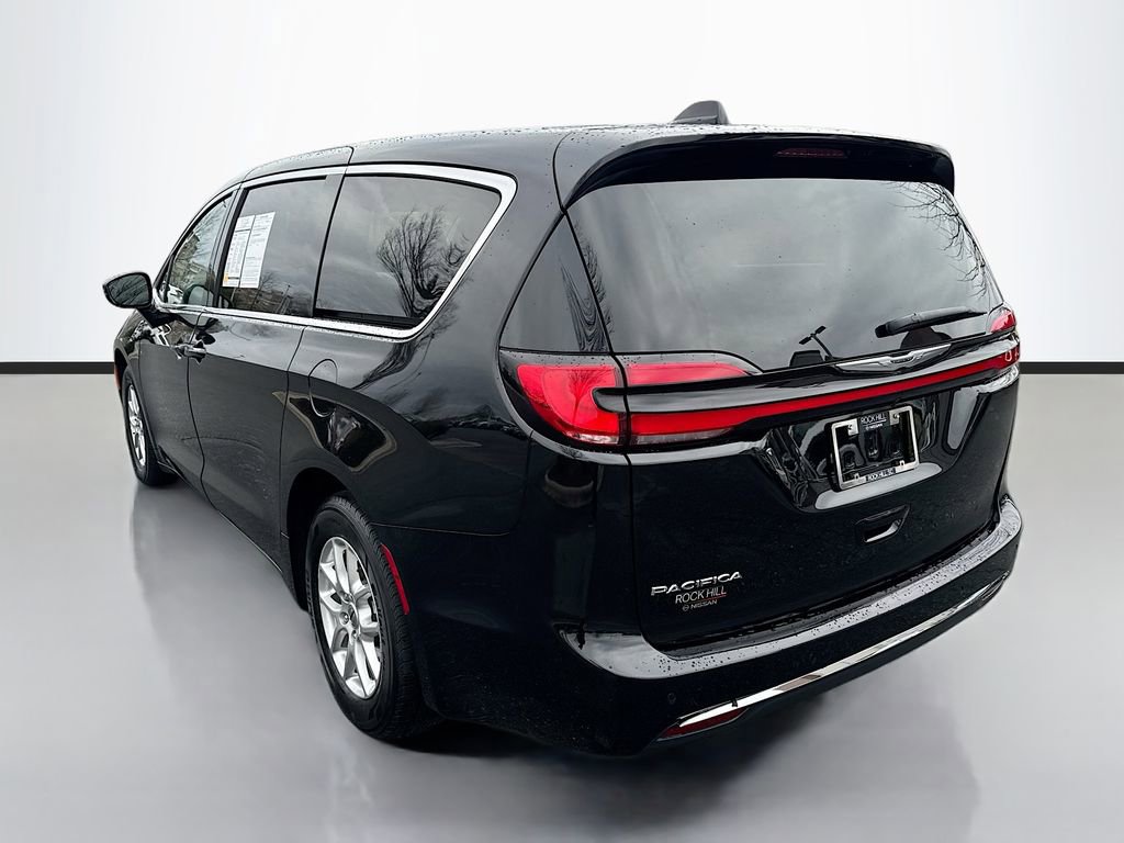 Used 2024 Chrysler Pacifica Touring-L image 5