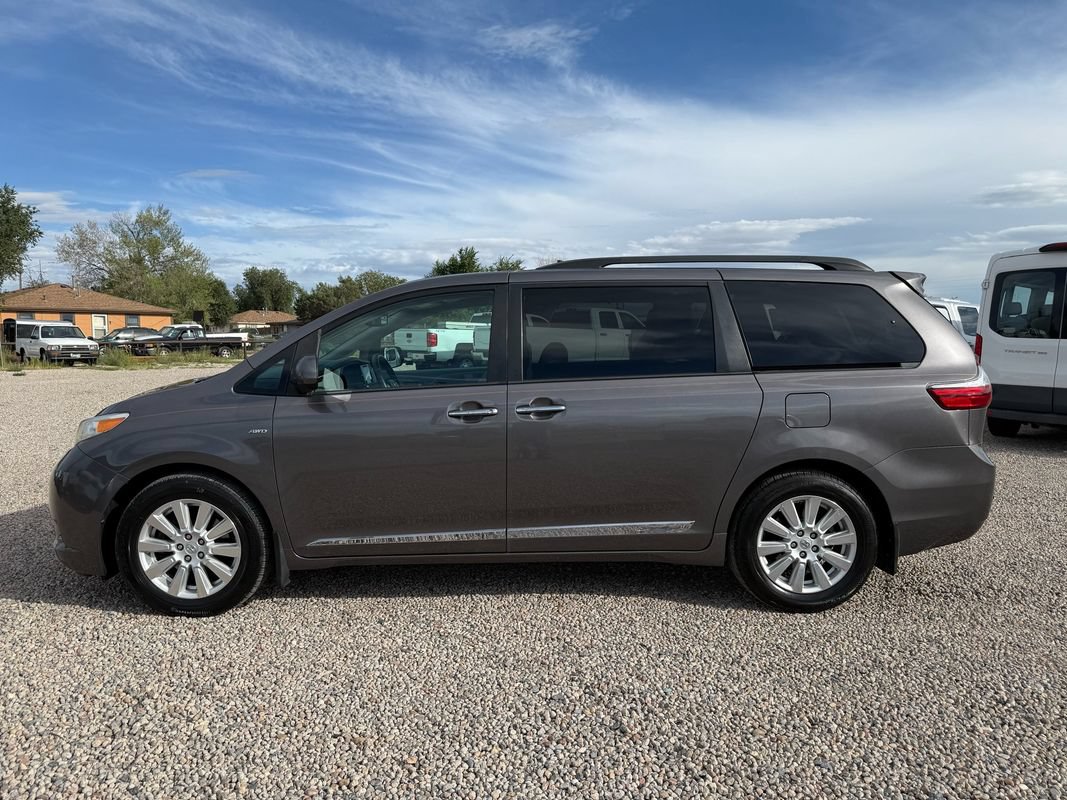 Used 2017 Toyota Sienna XLE w/ XLE Navigation Package AWD/4WD image 6