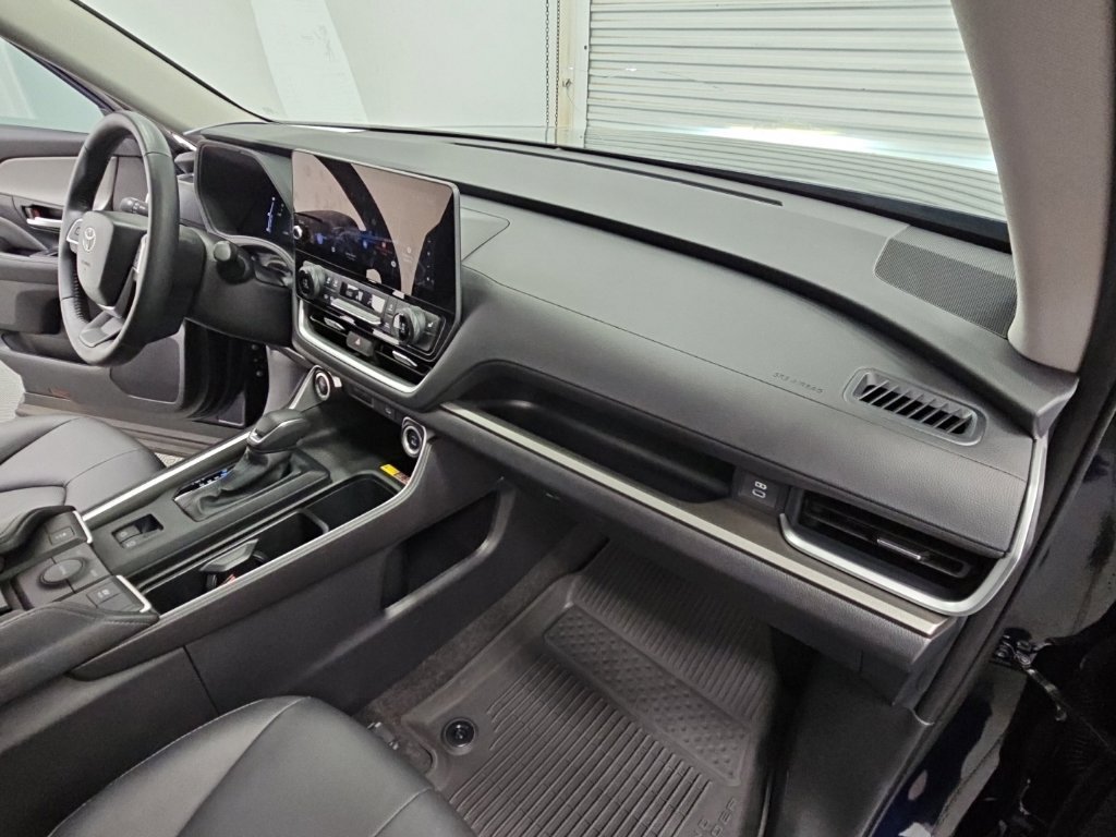 Used 2026 Toyota Grand Highlander XLE FWD image 40