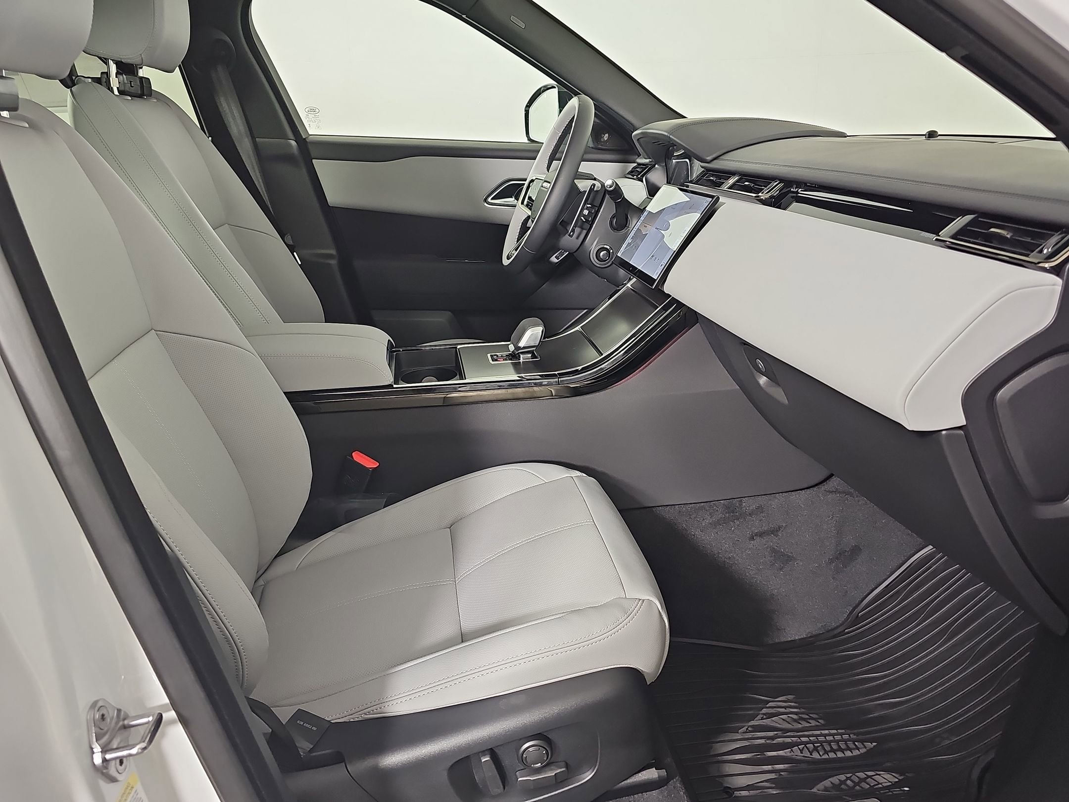 New 2026 Land Rover Range Rover Velar Dynamic SE image 20