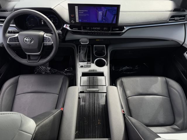 Used 2025 Toyota Sienna XSE image 11