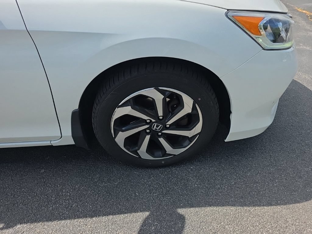 Used 2017 Honda Accord EX-L image 9