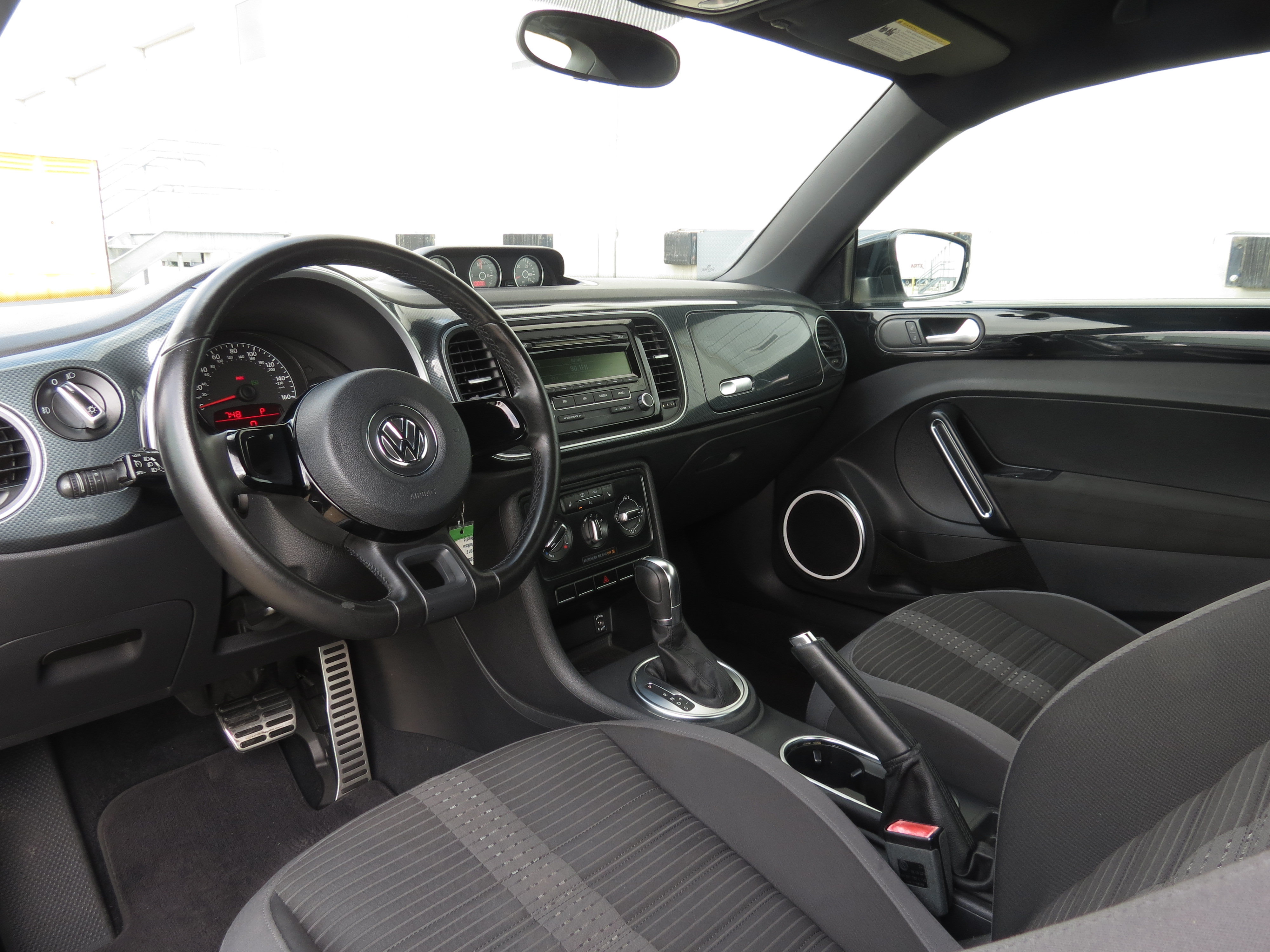 Used 2012 Volkswagen Beetle Turbo FWD image 22