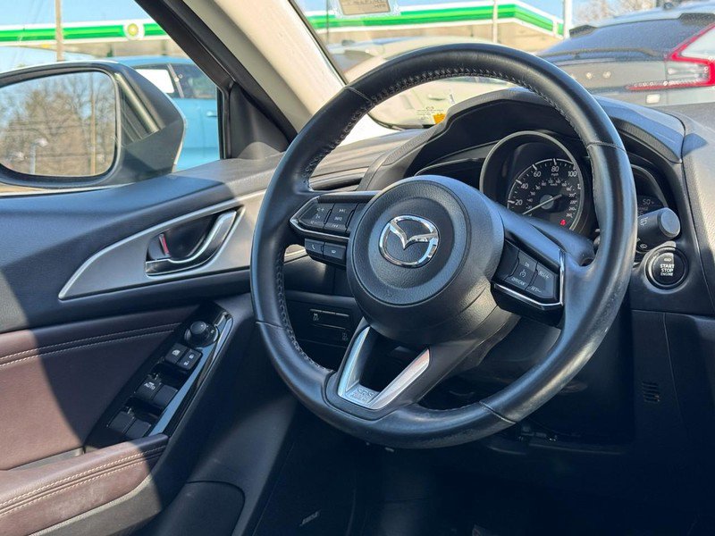 Used 2018 MAZDA MAZDA3 Touring image 13