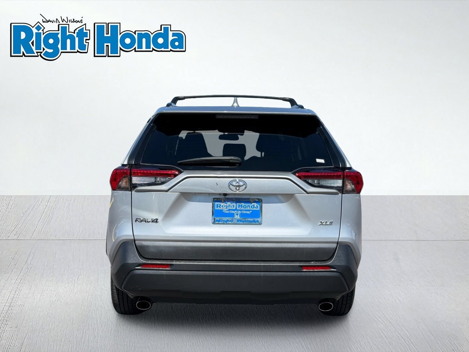Used 2022 Toyota RAV4 XLE w/ XLE Grade Weather Package FWD image 7
