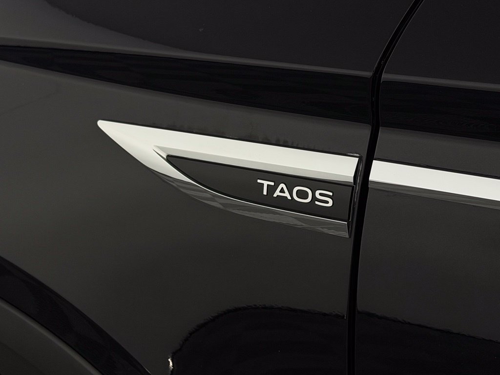 Used 2023 Volkswagen Taos SE w/ Panoramic Sunroof Package FWD image 10