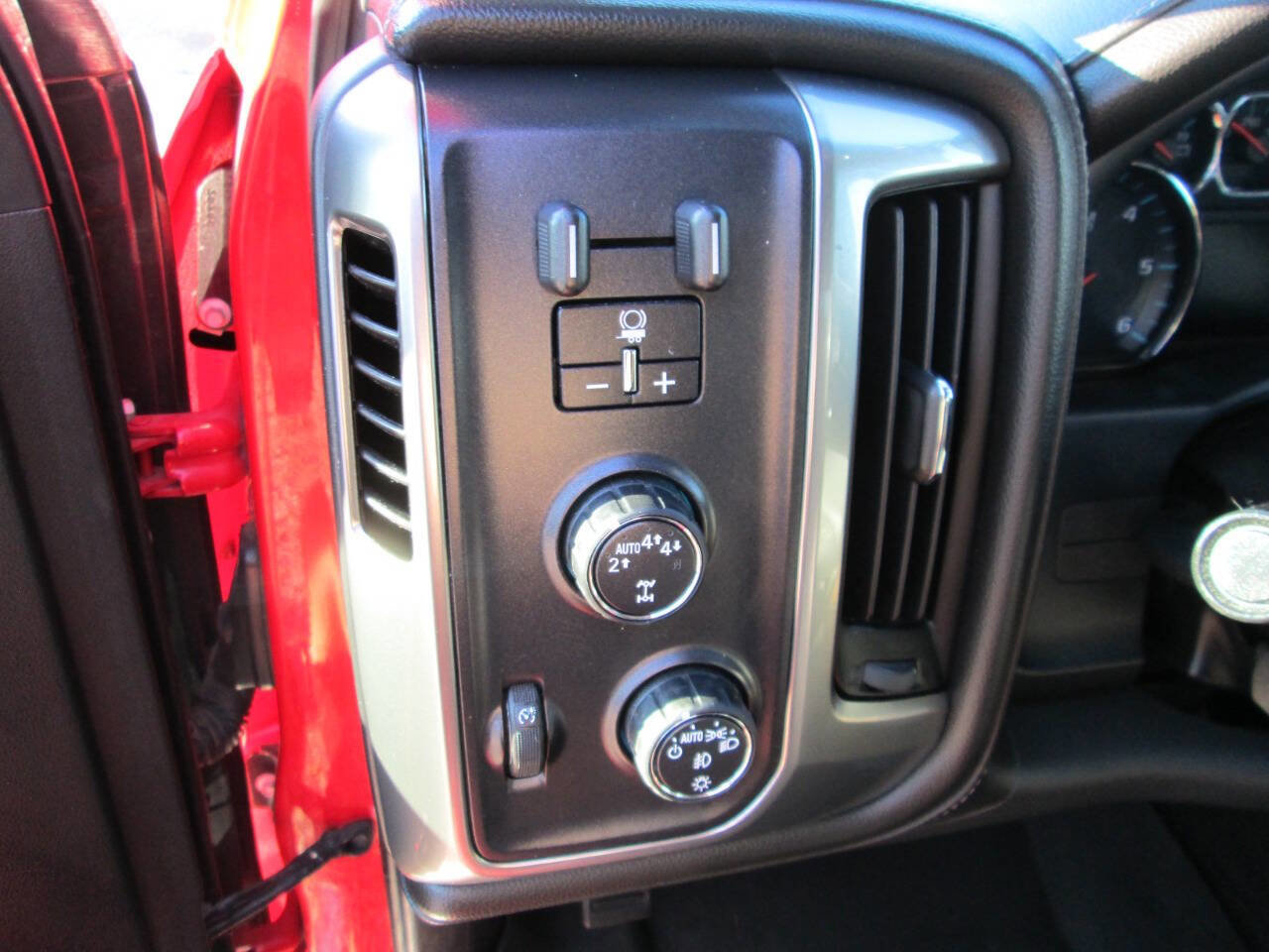 Used 2018 Chevrolet Silverado 1500 LTZ w/ Texas Edition image 31