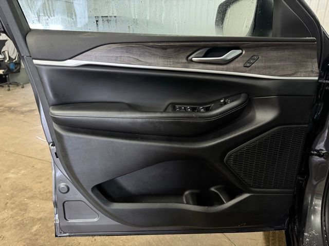 Used 2023 Jeep Grand Cherokee L Limited image 13